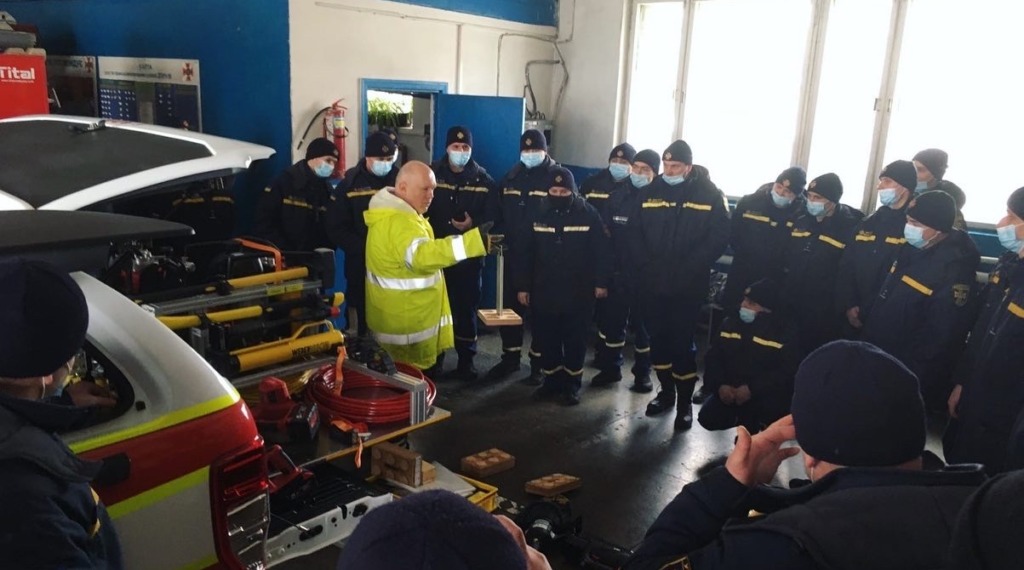 Офіційні представники Weber Rescue в Україні провели практичне показове навчання в приміщенні ДПРЧ-30 для рятувальників м Ладижина та селища Крижопіль (Вінницька область)